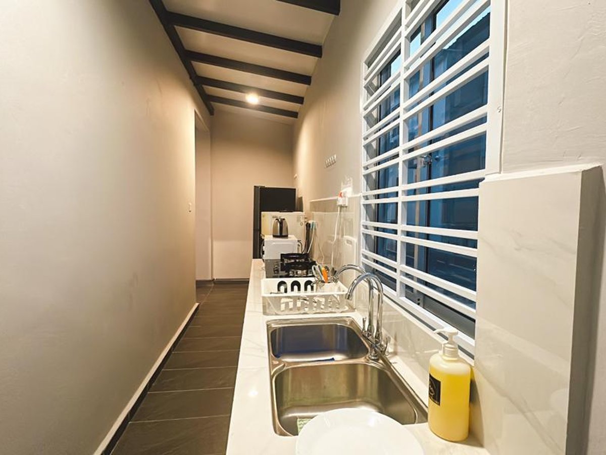 Kitchen at A27 Royal Dato Onn Austin Homestay, photo 2