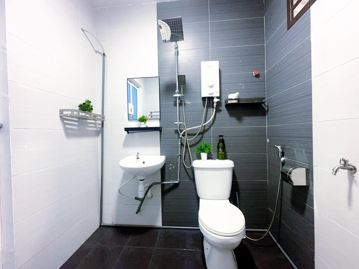 Toilet at A01 LED Garden Daya In Taman Daya, photo 3