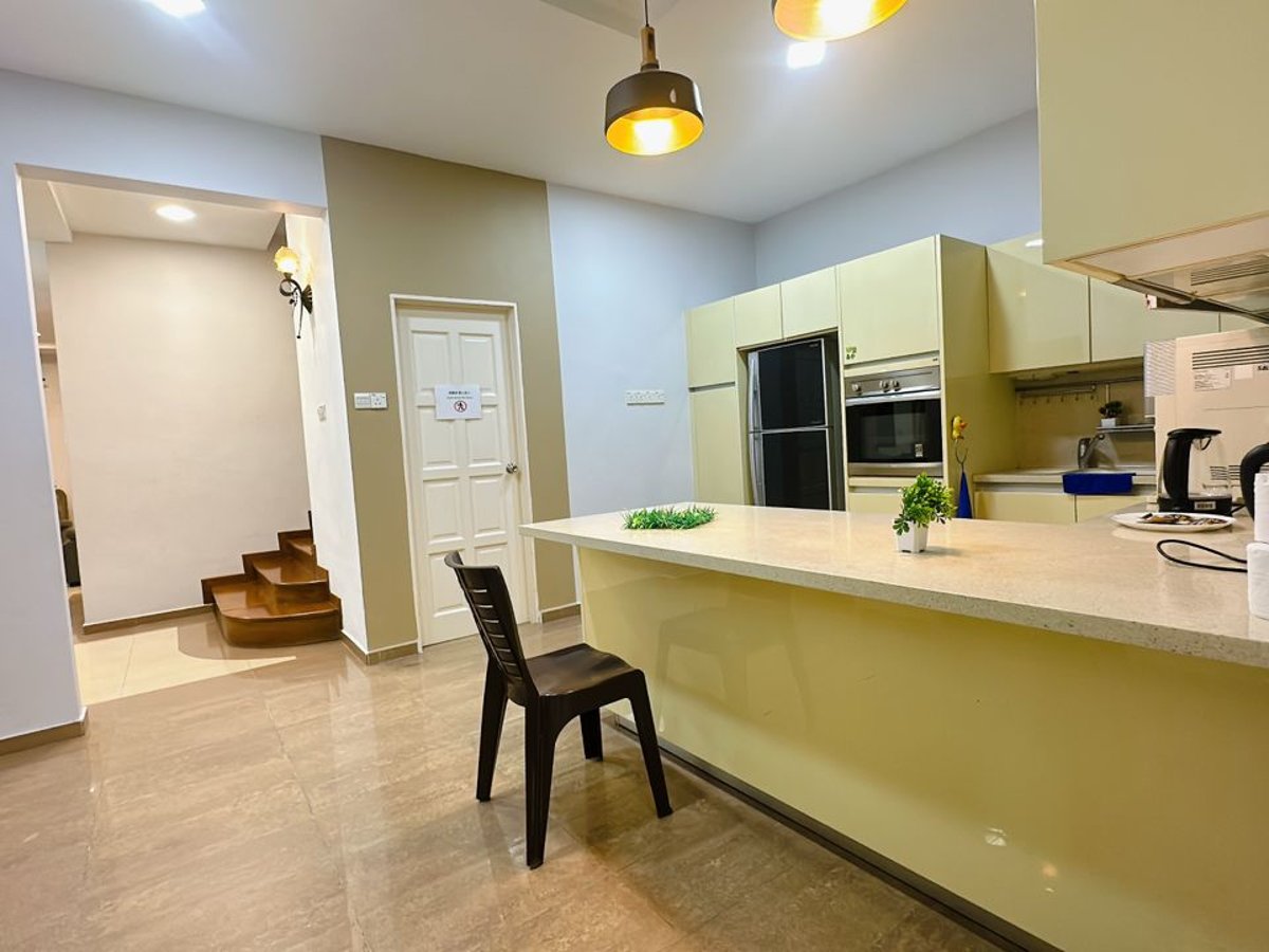 Kitchen at A09 Dedap Johor Jaya Homestay In Taman Johor Jaya, photo 3