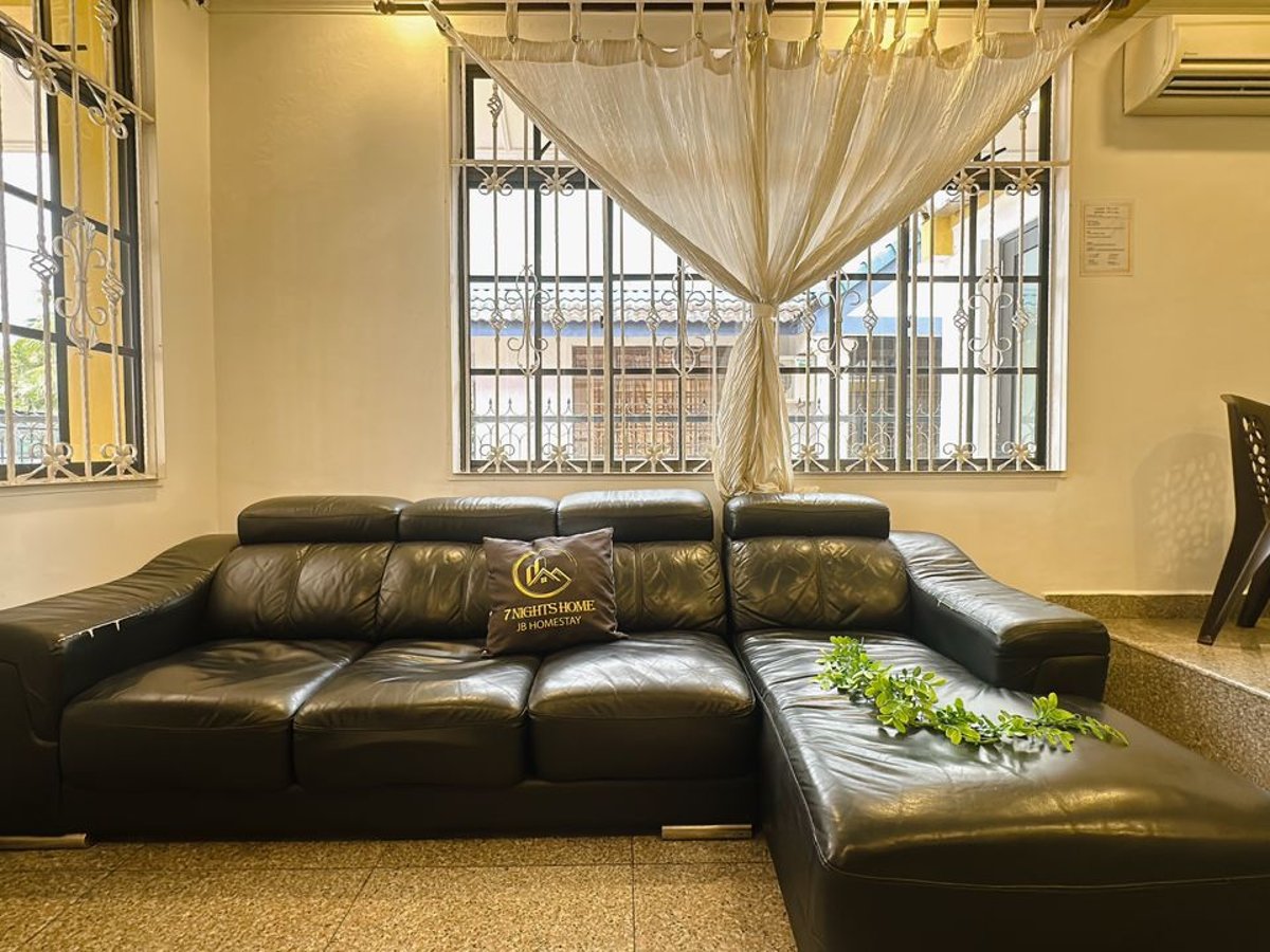 Living Room at C03 Golden Rinting Homestay In Taman Rinting, photo 9