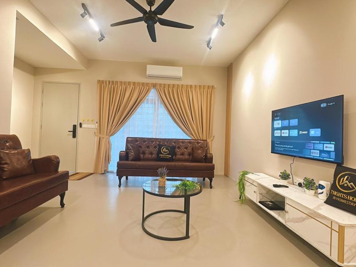 Living Room at A25 Ella Dato Onn 19 Homestay In Bandar Dato Onn, photo 4