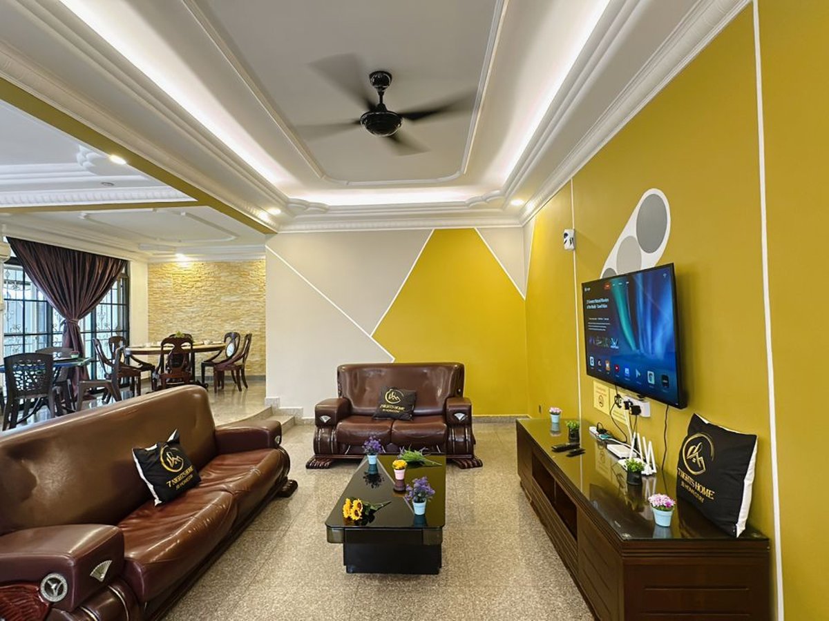Living Room at C03 Golden Rinting Homestay In Taman Rinting, photo 2