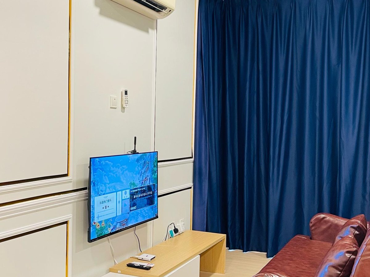 Living Room at A10 Sky View Homestay In Mount Austin (4Pax), photo 3