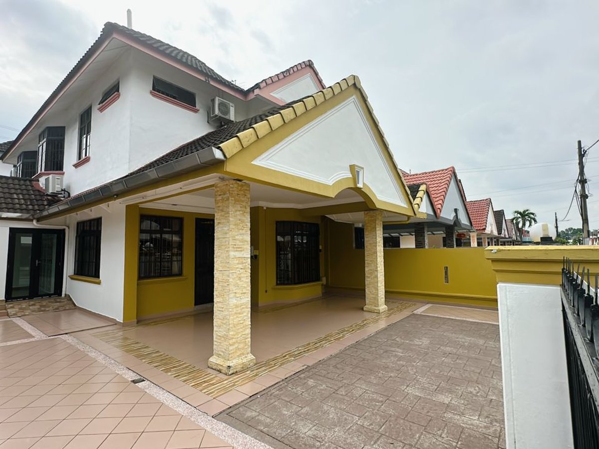 Outside at C03 Golden Rinting Homestay In Taman Rinting, photo 1