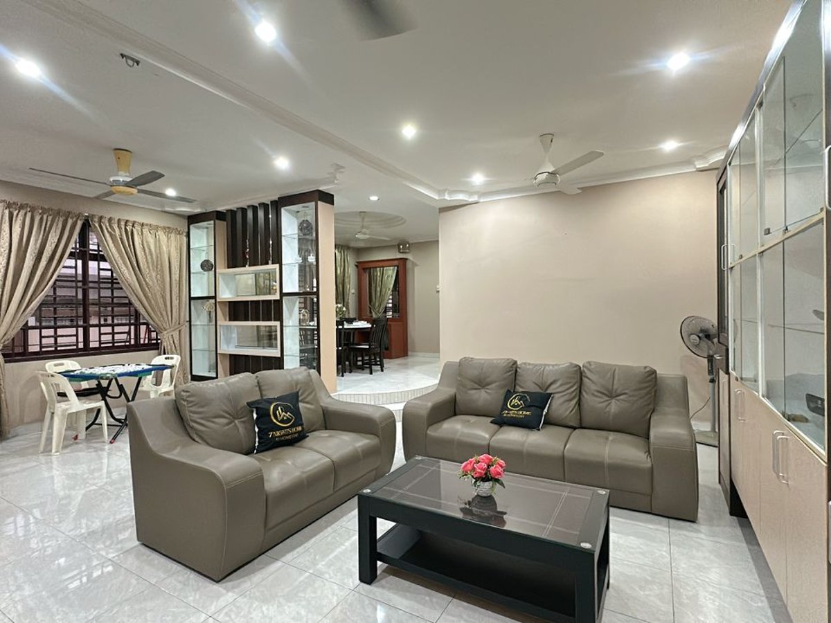 Living Room at C05 Family Rinting Homestay, photo 5