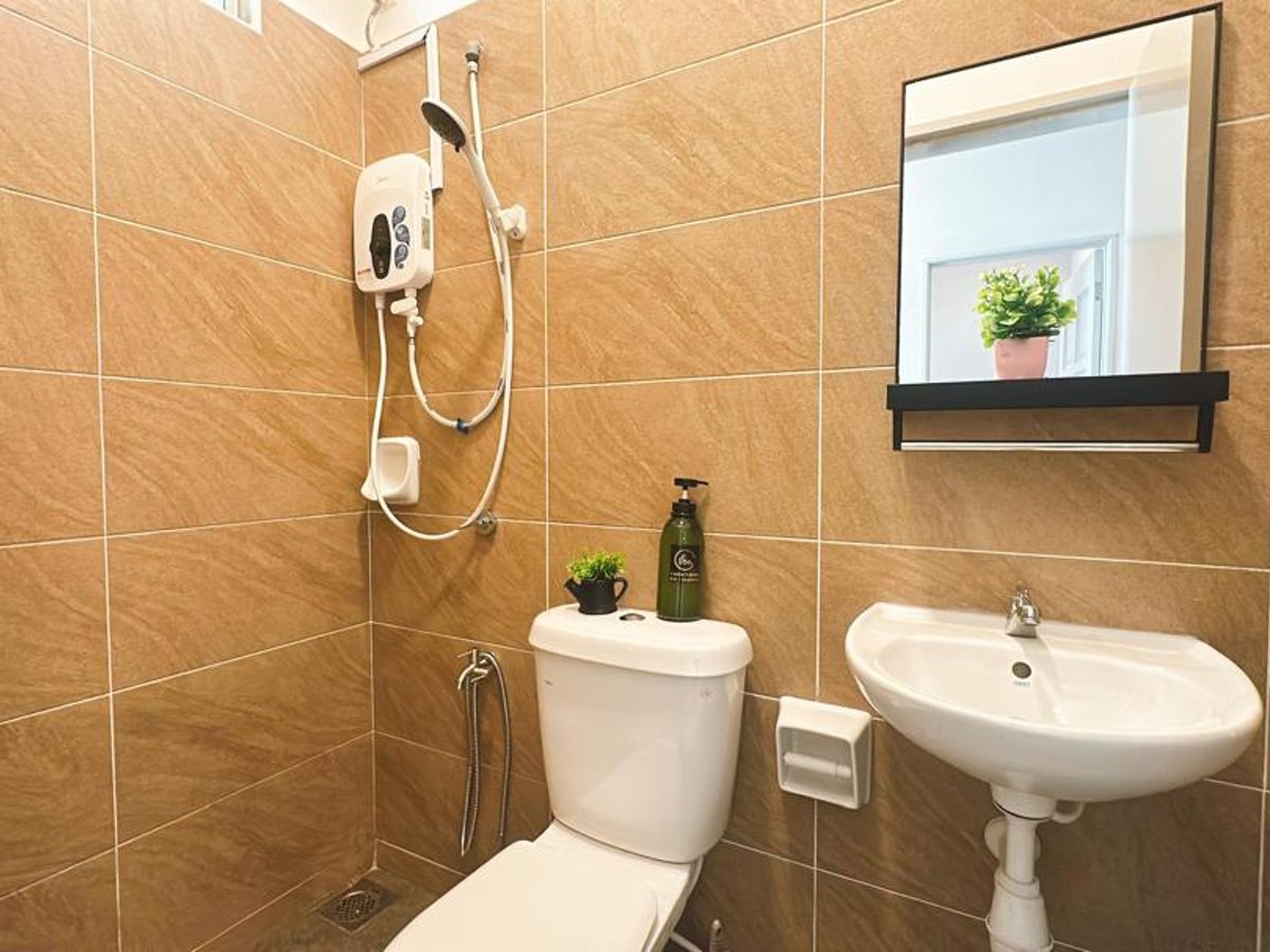 Toilet at A25 Ella Dato Onn 19 Homestay In Bandar Dato Onn, photo 1