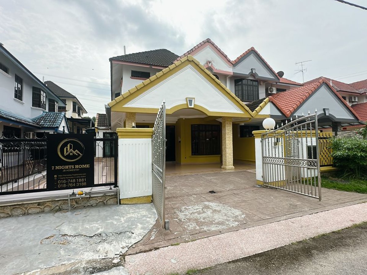 Outside at C03 Golden Rinting Homestay In Taman Rinting, photo 4