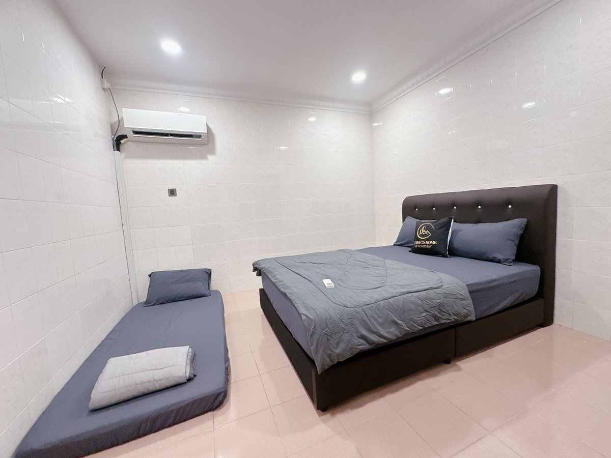 Room at C03 Golden Rinting Homestay In Taman Rinting, photo 4