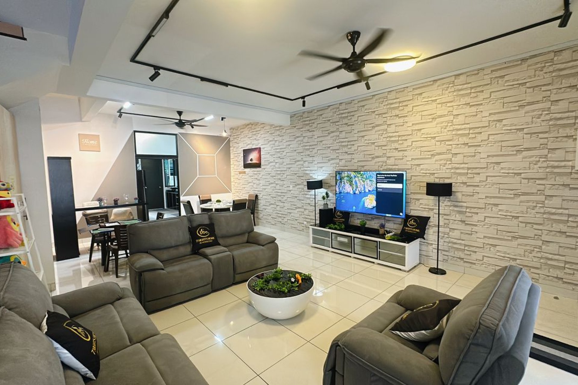 A04 Glenmarie Austin Homestay JB In Mount Austin in Taman Glenmarie