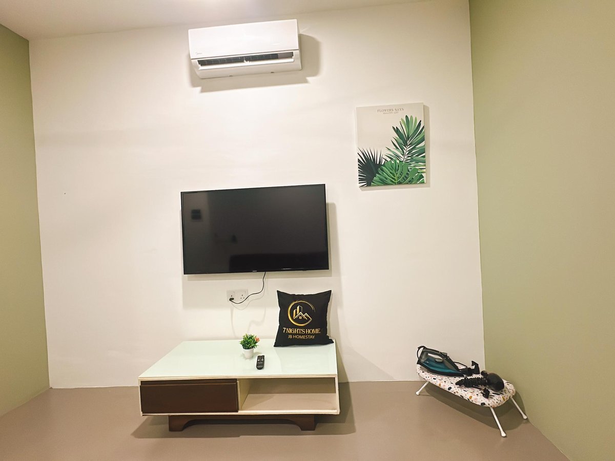 Living Room at A30 Green Dato Onn 3 Homestay In Bandar Dato Onn 6Pax, photo 4