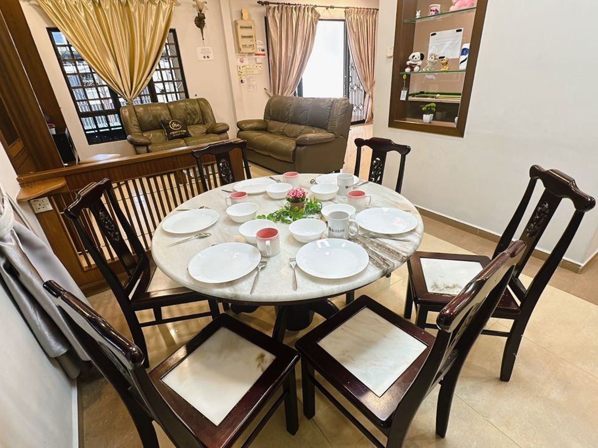 Dining area at A09 Dedap Johor Jaya Homestay In Taman Johor Jaya, photo 1
