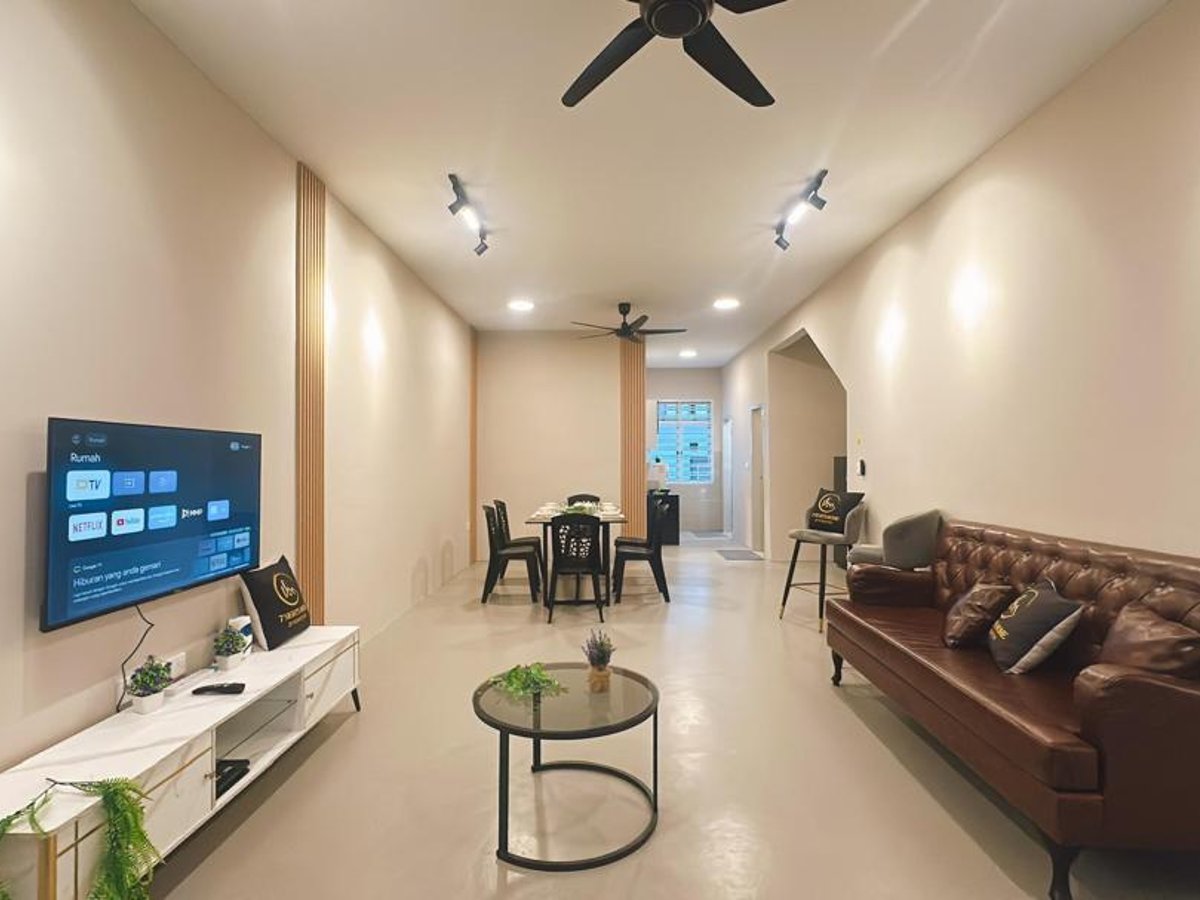 Living Room at A25 Ella Dato Onn 19 Homestay In Bandar Dato Onn, photo 5