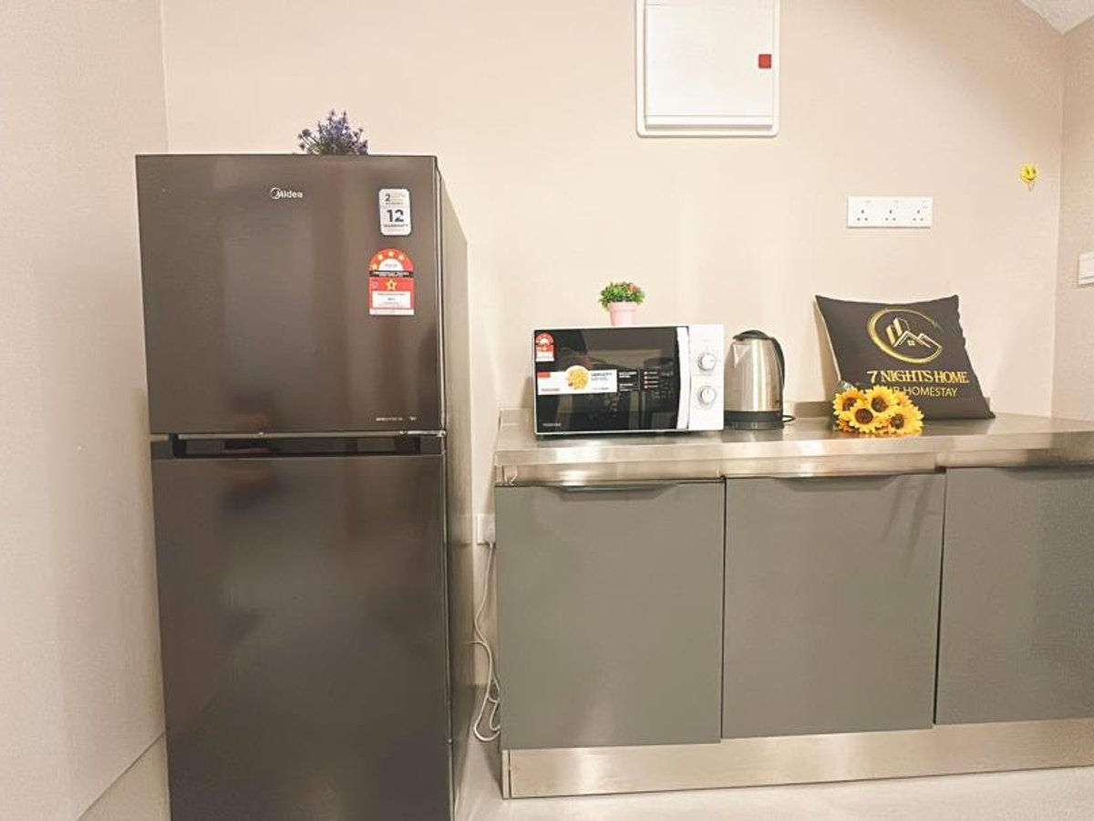 Kitchen at A25 Ella Dato Onn 19 Homestay In Bandar Dato Onn, photo 3