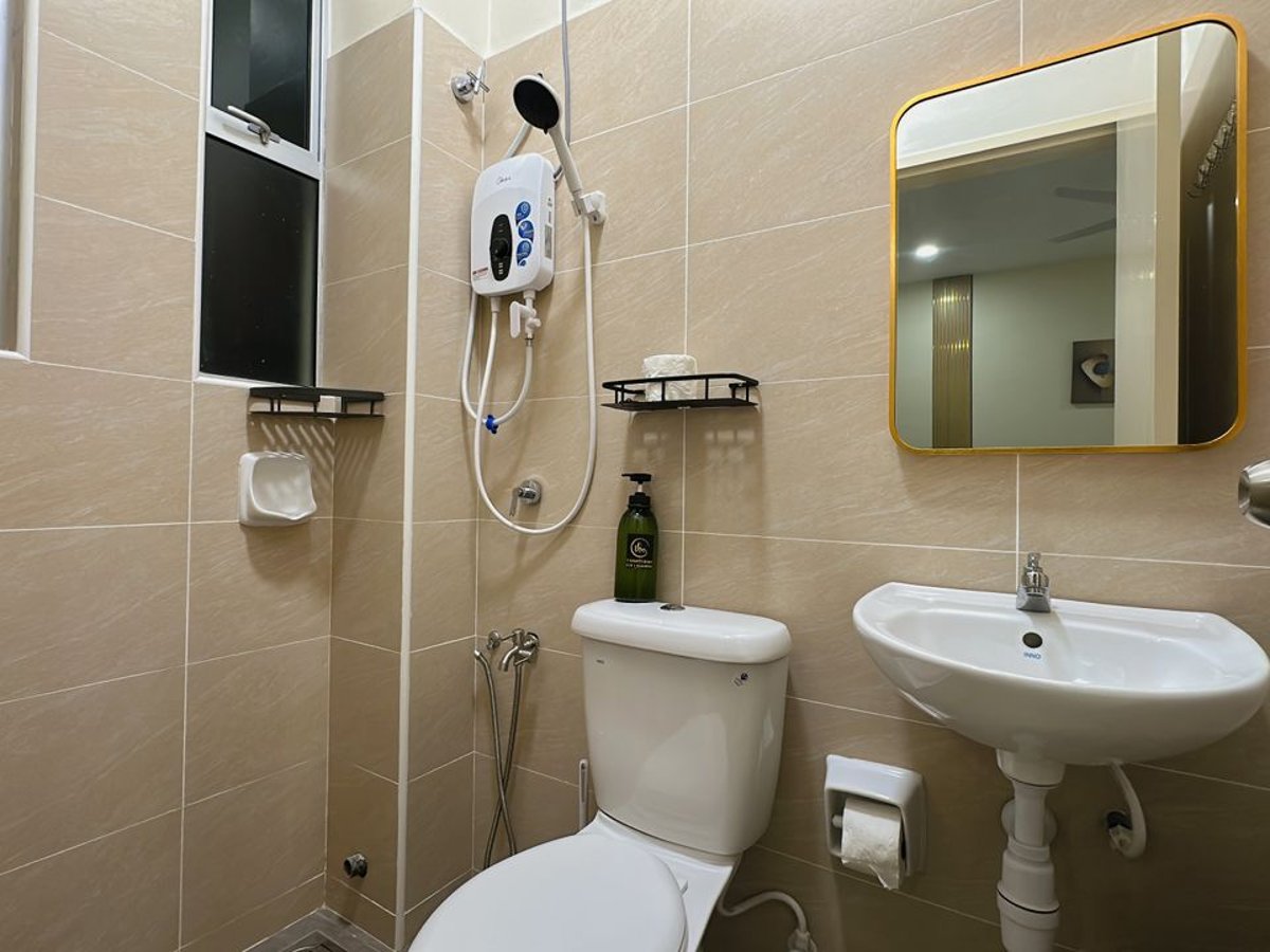 Toilet at A31 Tropical Garden Dato Onn Austin Homestay Party House, photo 1