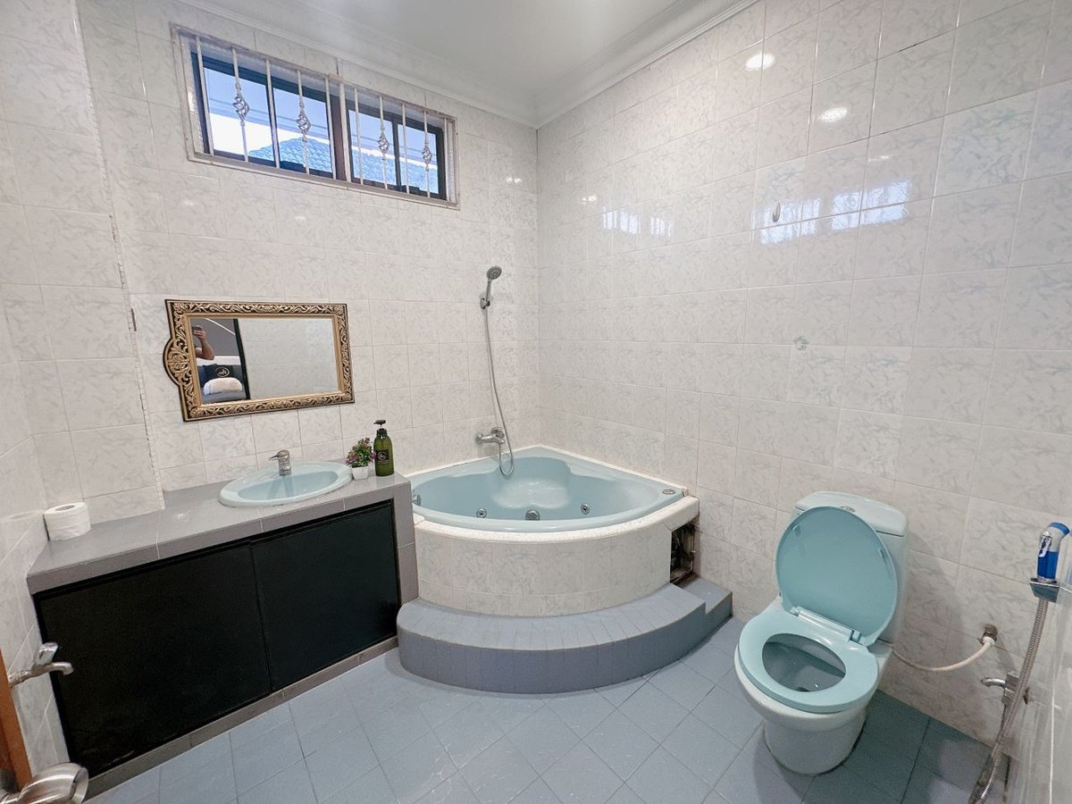 Toilet at C03 Golden Rinting Homestay In Taman Rinting, photo 2
