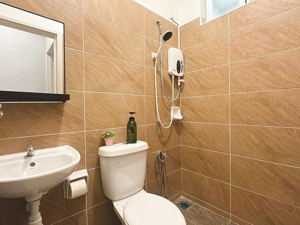 Toilet at A27 Royal Dato Onn Austin Homestay, photo 2