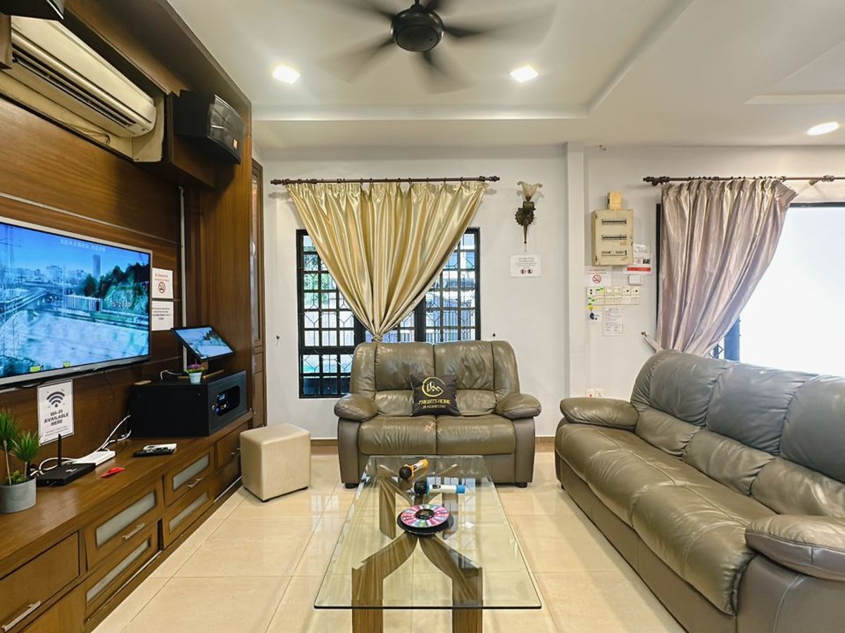 Living Room at A09 Dedap Johor Jaya Homestay In Taman Johor Jaya, photo 6