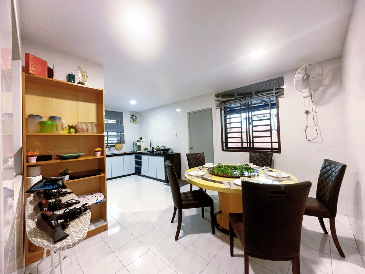 Kitchen at A01 LED Garden Daya In Taman Daya, photo 1
