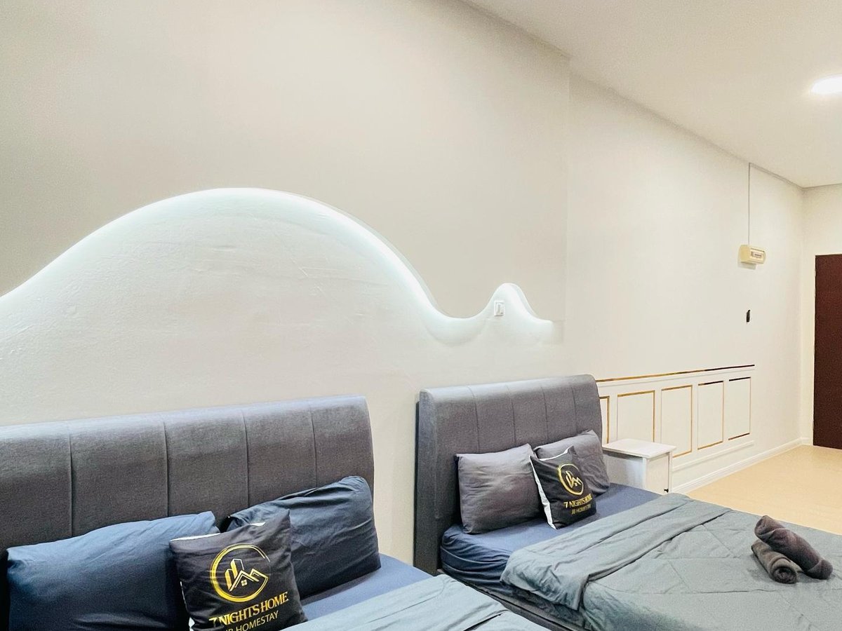 Room at A10 Sky View Homestay In Mount Austin (4Pax), photo 7