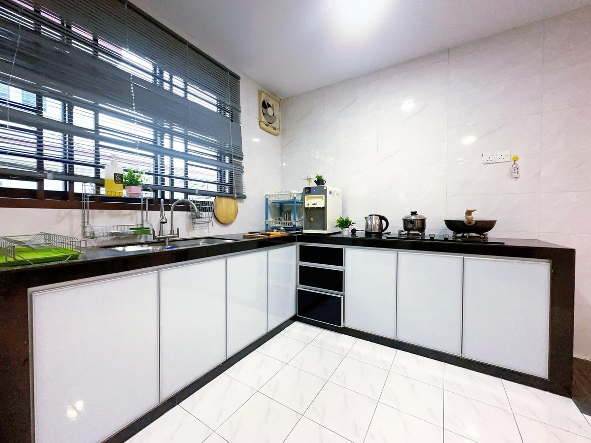Kitchen at A01 LED Garden Daya In Taman Daya, photo 4