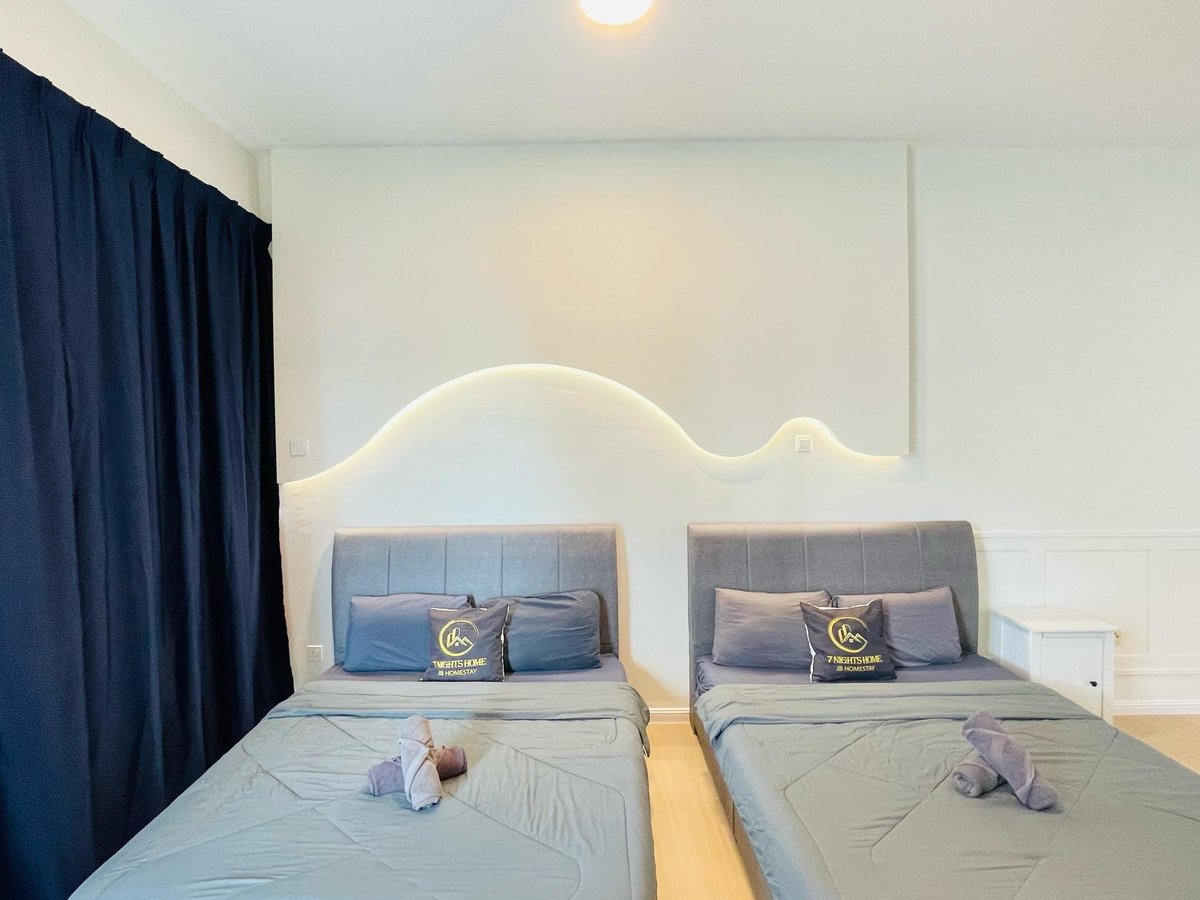 Room at A10 Sky View Homestay In Mount Austin (4Pax), photo 5