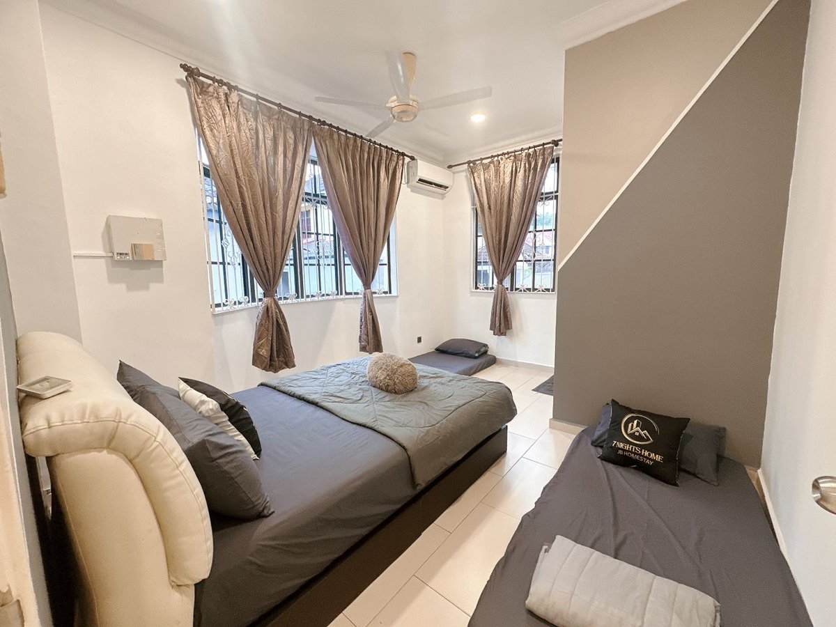 Room at C03 Golden Rinting Homestay In Taman Rinting, photo 3