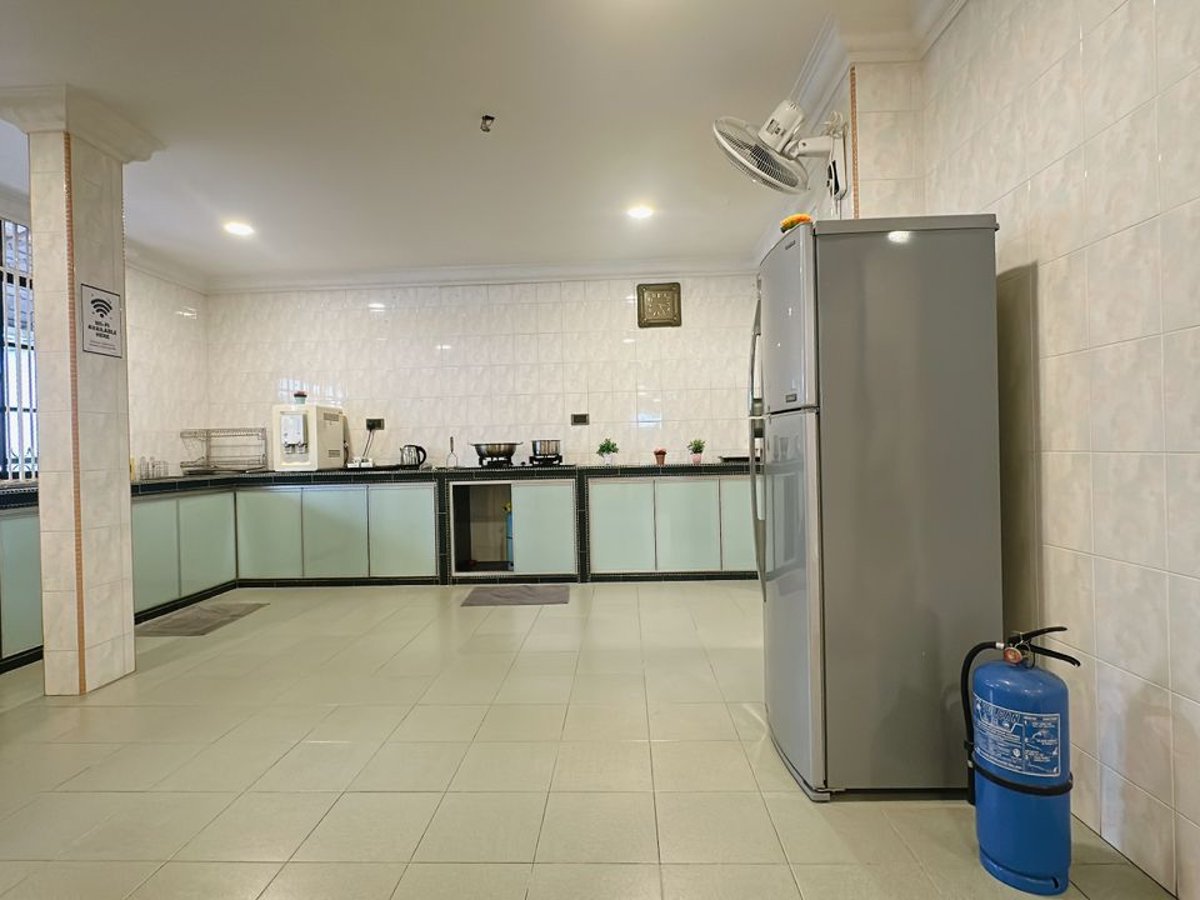 Kitchen at C03 Golden Rinting Homestay In Taman Rinting, photo 1