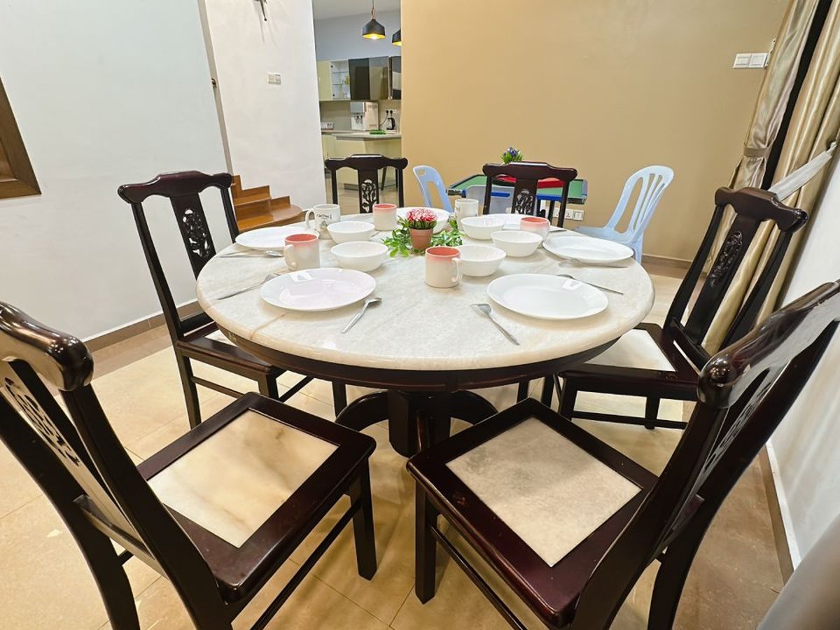 Dining area at A09 Dedap Johor Jaya Homestay In Taman Johor Jaya, photo 2