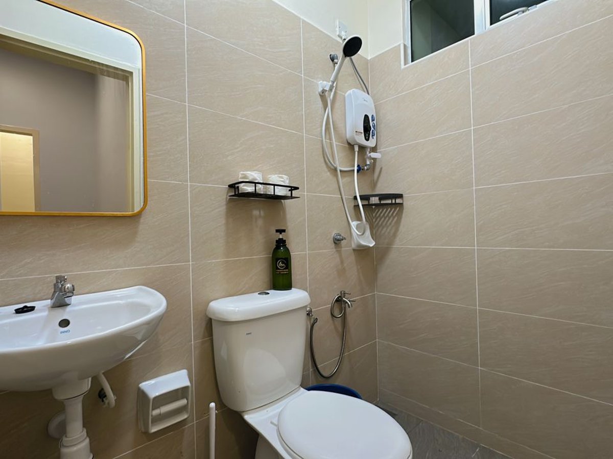 Toilet at A31 Tropical Garden Dato Onn Austin Homestay Party House, photo 2