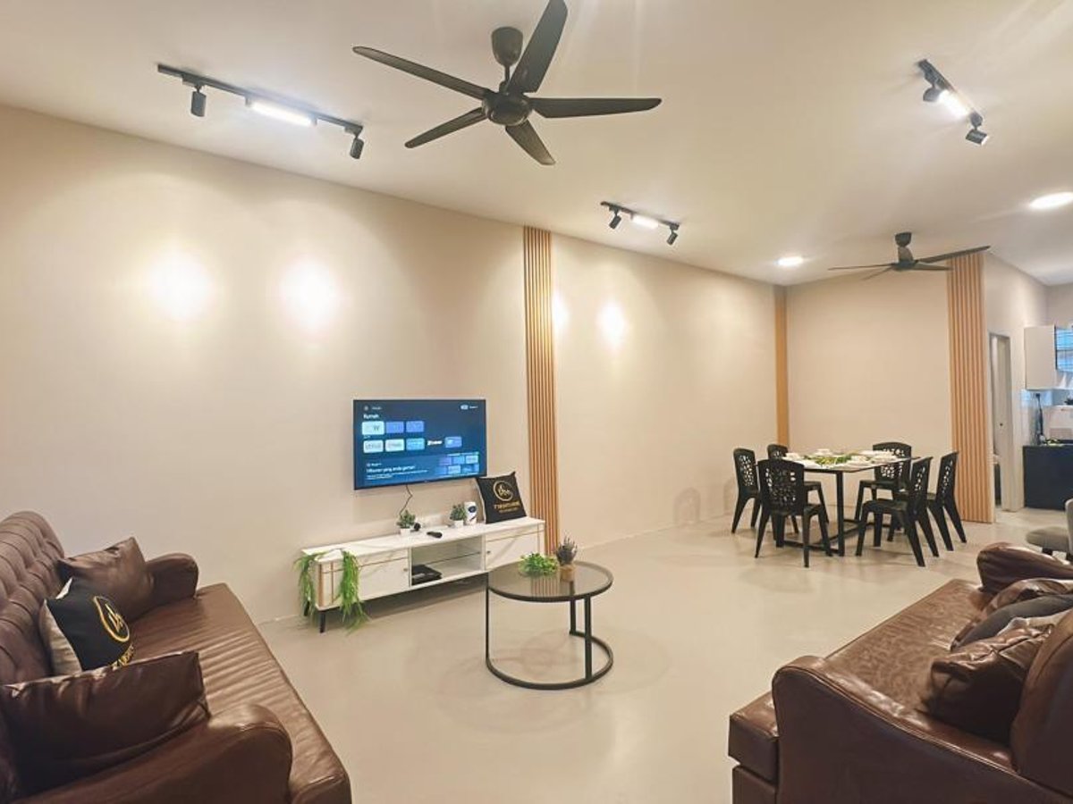 Living Room at A25 Ella Dato Onn 19 Homestay In Bandar Dato Onn, photo 1