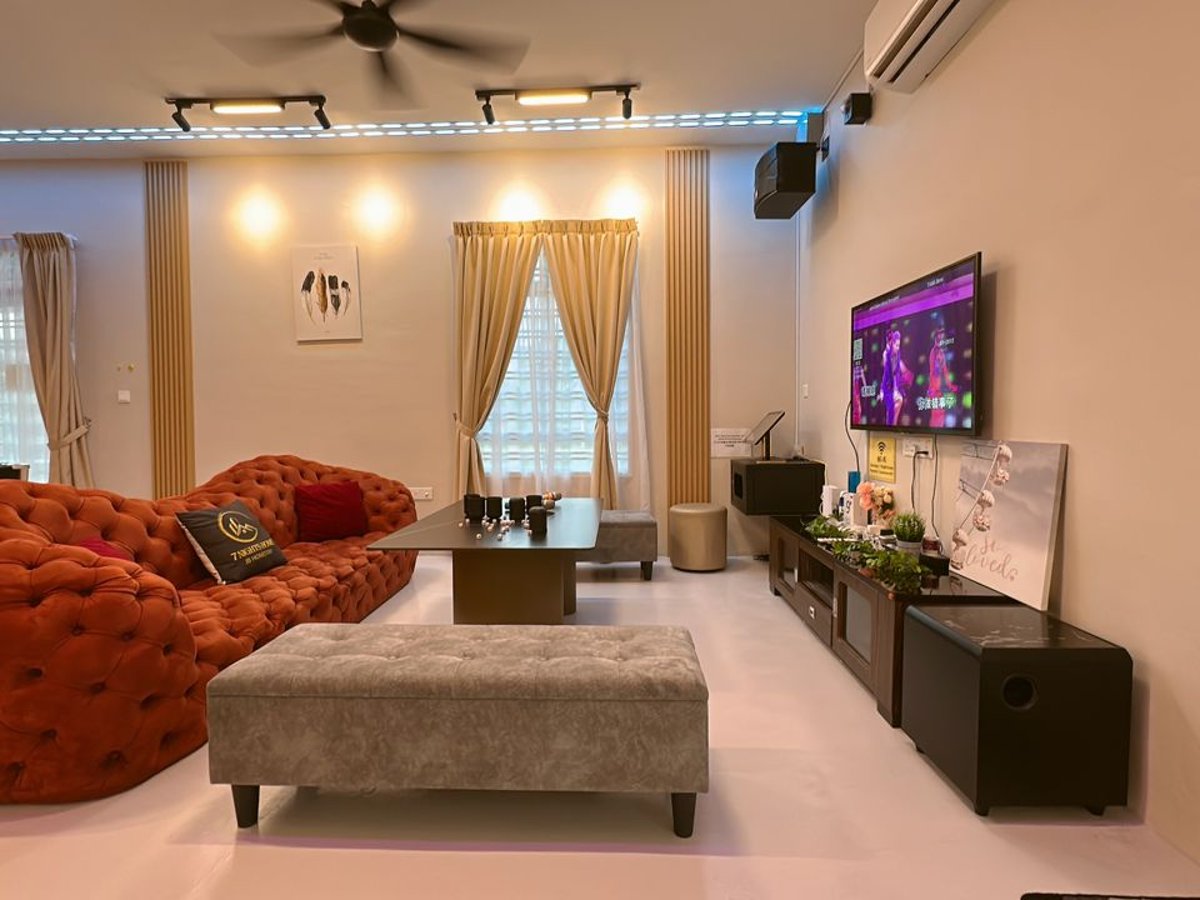 Living Room at A27 Royal Dato Onn Austin Homestay, photo 3