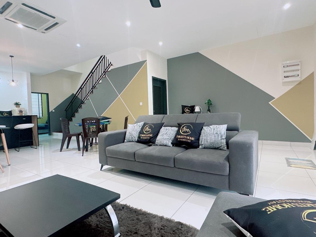 Living Room at A14 Glenmarie 38 Austin In Mount Austin, photo 5