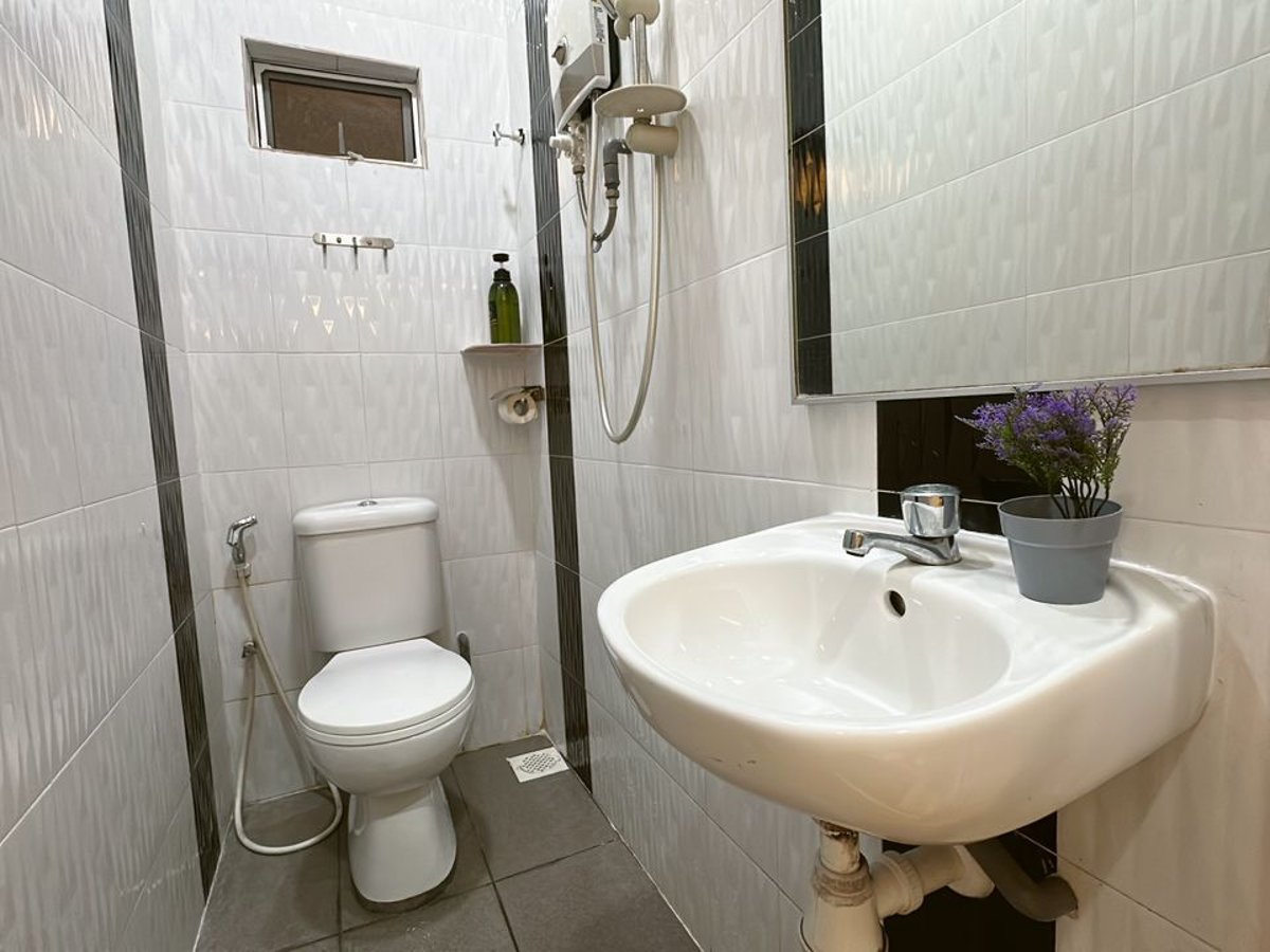 Toilet at B02 Istimewa Pandan Bungalow Homestay Jb In Kg Pandan, photo 1