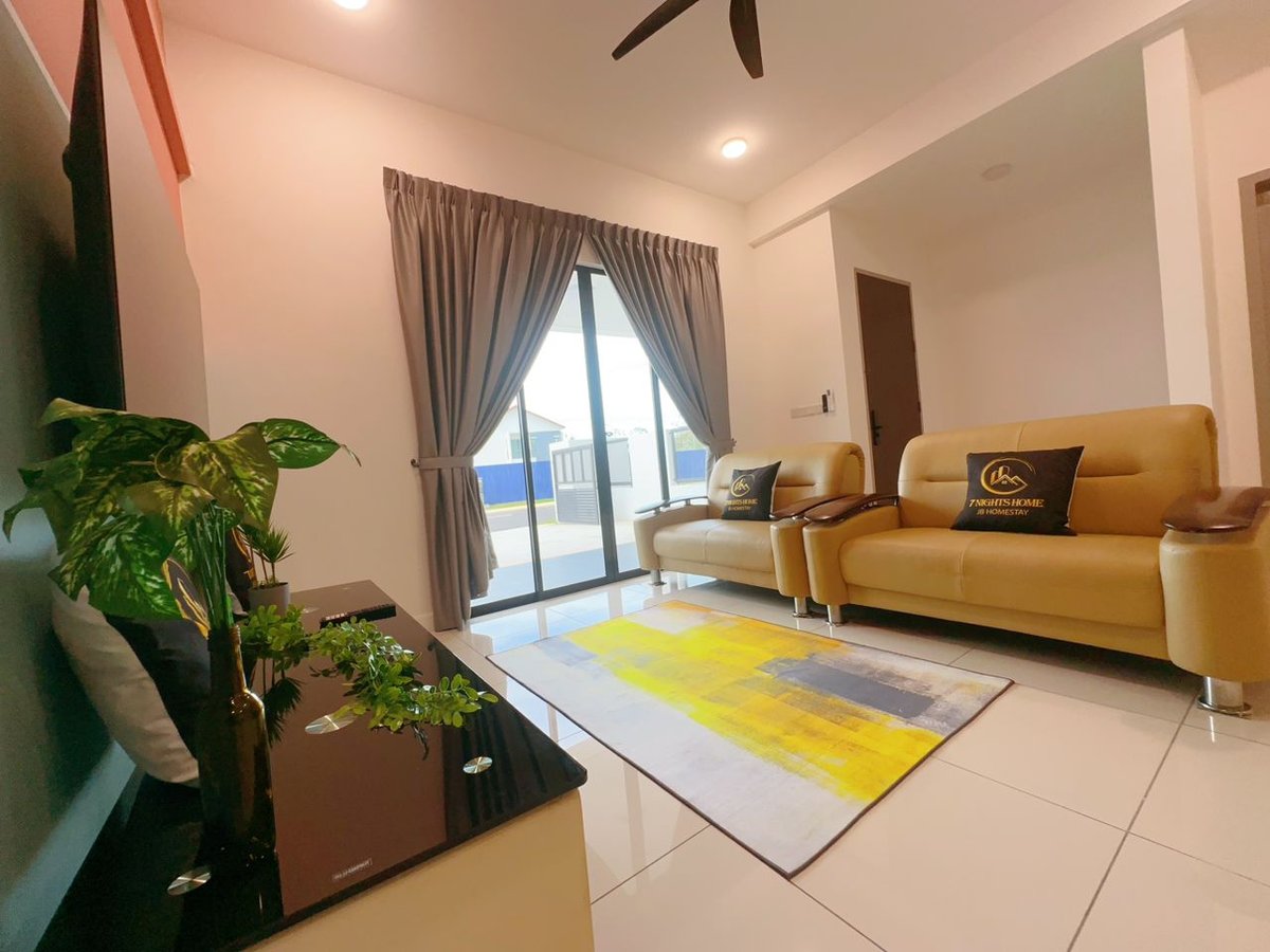 Living Room at A16 Tebing Dato Onn 9 In Bandar Dato Onn, photo 7