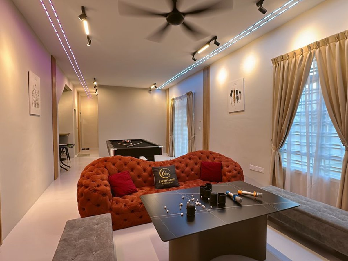 Living Room at A27 Royal Dato Onn Austin Homestay, photo 9