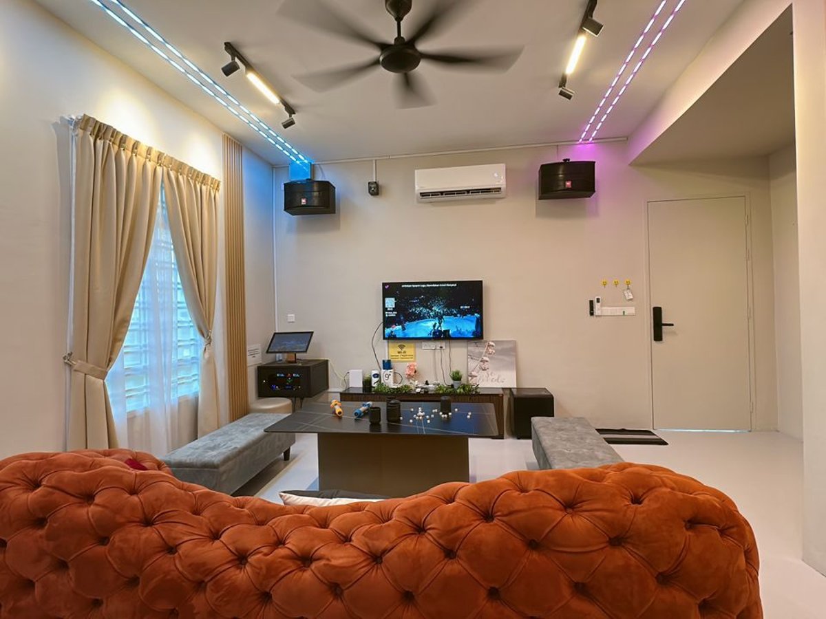 Living Room at A27 Royal Dato Onn Austin Homestay, photo 4
