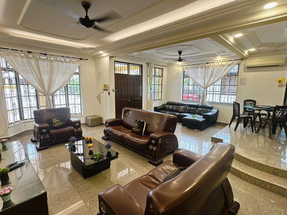 Living Room at C03 Golden Rinting Homestay In Taman Rinting, photo 4