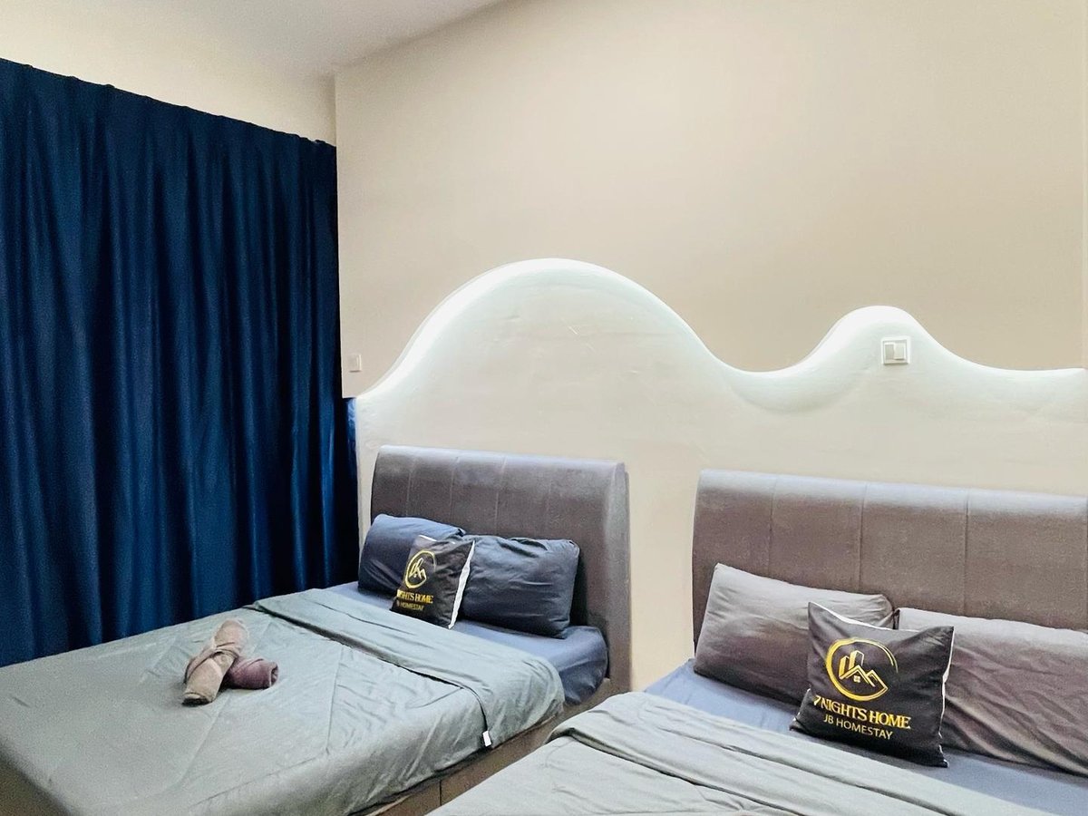 Room at A10 Sky View Homestay In Mount Austin (4Pax), photo 8