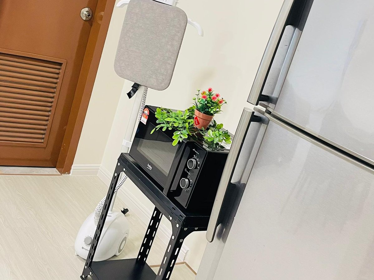 Dining area at A28 Hello Baby Dato Onn 28 Homestay In Bandar Dato Onn (15Pax) Netflix, photo 1