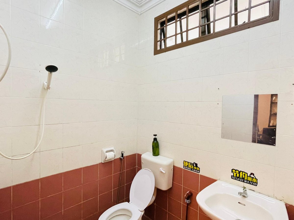 Toilet at C01 Rinting Masai Semi D Homestay In Taman Rinting, photo 5