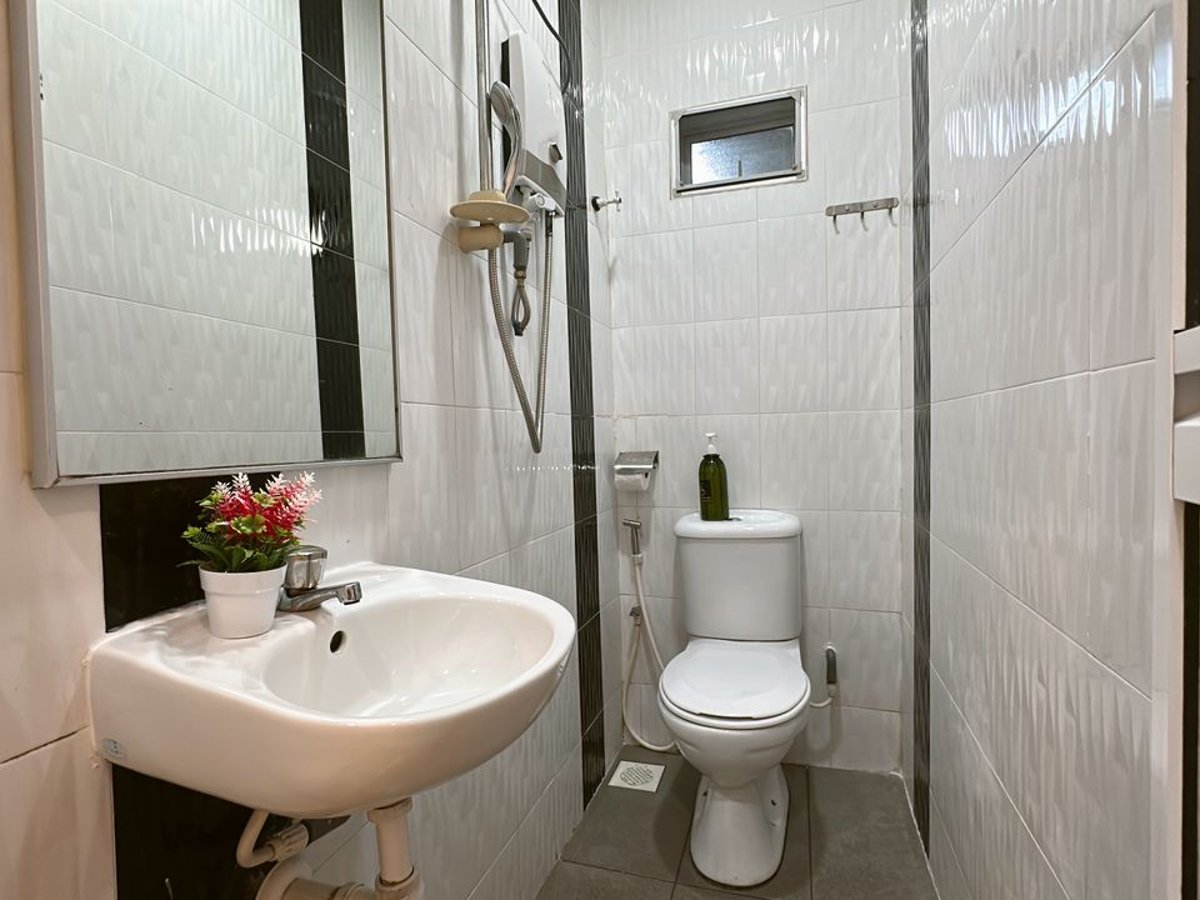 Toilet at B02 Istimewa Pandan Bungalow Homestay Jb In Kg Pandan, photo 2