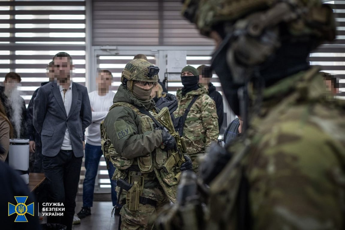 СБУ разоблачила схему обкрадывания карт мариупольцев