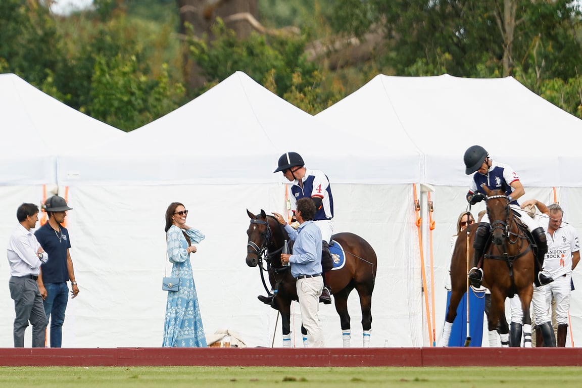 Кейт Міддлтон замилувала ніжностями з чоловіком на грі в поло - фото 3