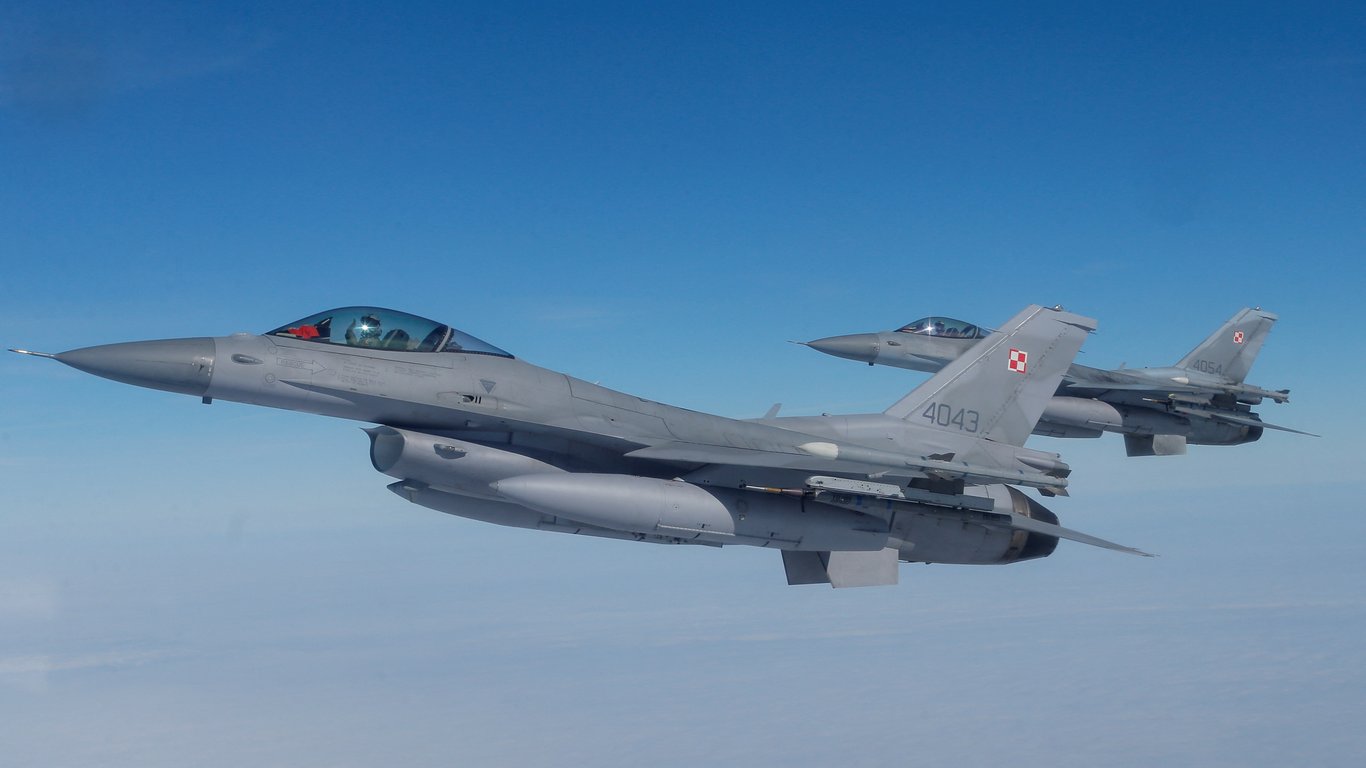 У Повітряних силах ЗСУ навели аргументи, чому Україні необхідні винищувачі F-16 - 290x166