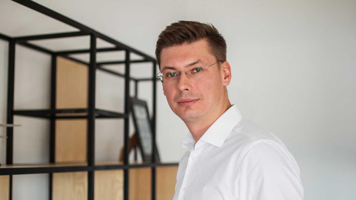 Дмитро Сєроухов