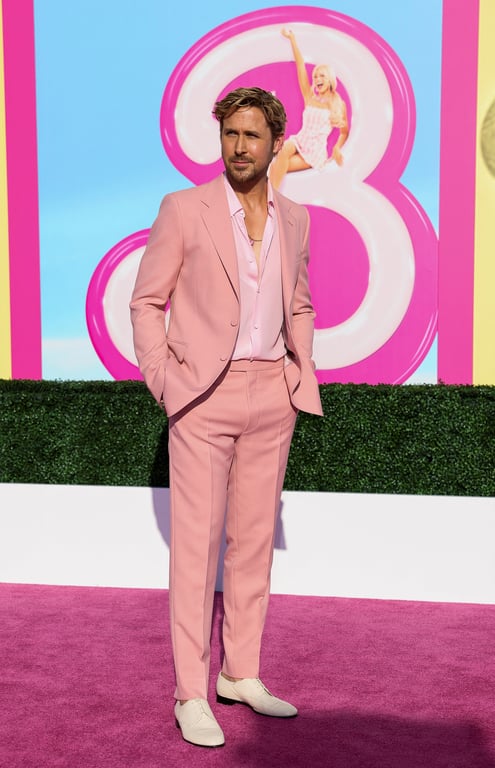 Райан Ґослінг завітав на прем’єру "Барбі" без дружини, але не забув про неї - фото 1