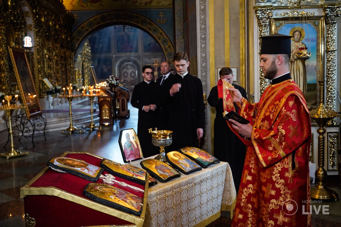 освячення ікон на бронеплитах