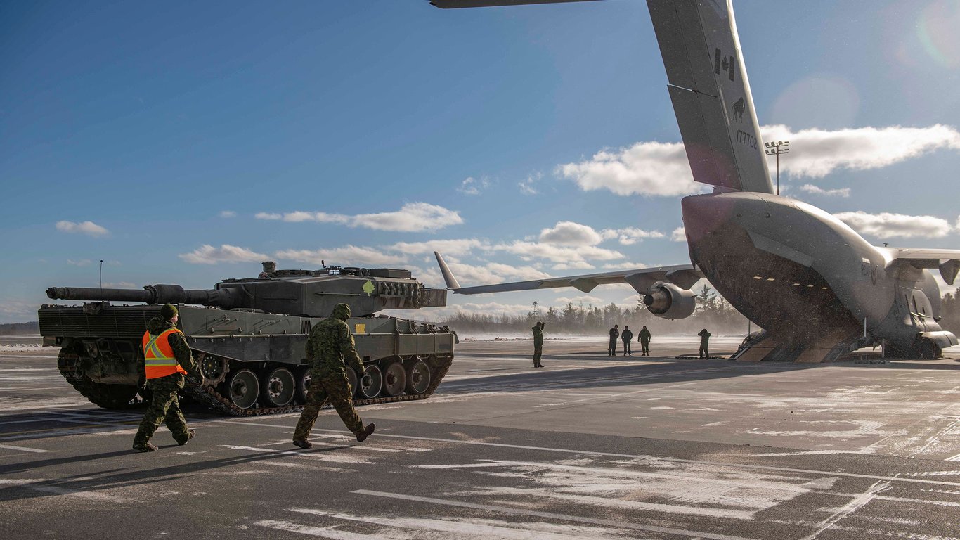 Експерт назвав складові, які заважають темпам постачання західних танків Україні