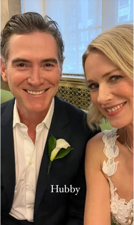 Бюджетний букет та четверо гостей:  яким було скромне весілля зірки "Кінг-Конга" - фото 1