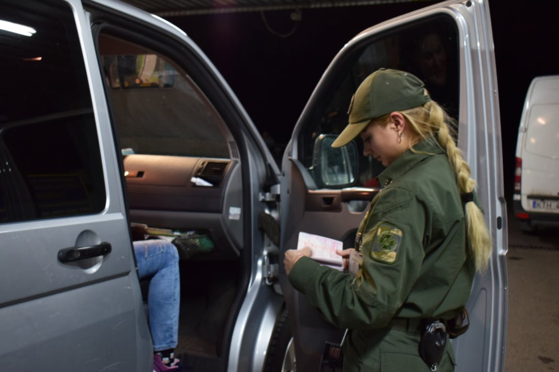 Виїзд за кордон задля уникнення мобілізації — що вигадали